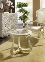 Couchtisch mit aufwendigen Schnitzereien 