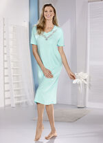 Wadenlanges Nachthemd mit Stickereispitzeneinsatz vorne am Dekolleté 