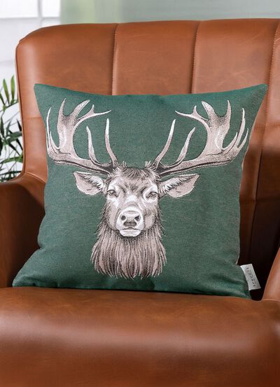 Kissenbezug mit Hirschopf-Motiv 