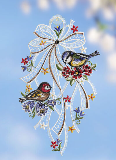 Fensterbild Schleife mit V&ouml;glein aus Plauener Spitze 