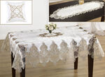 Tischdecke oder Kissenbezug mit filigran gearbeiteten Motiven 