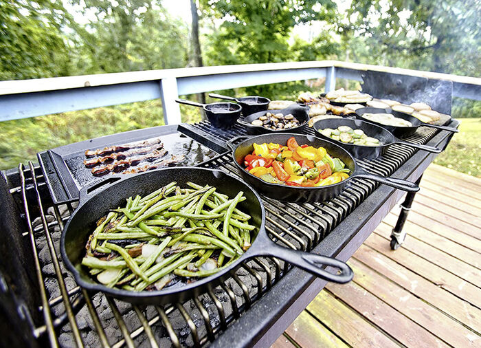 Gusseiserne Pfanne aus geschmiedetem Eisen 
