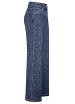 Jeans in aktueller Leo-Dessinierung 