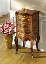 Schubladen-Kommode mit reichhaltiger Intarsienzier 