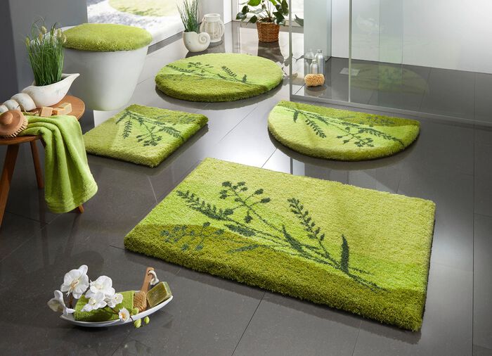 Naturnah gestaltete Badgarnitur der Marke Grund GR&Uuml;N