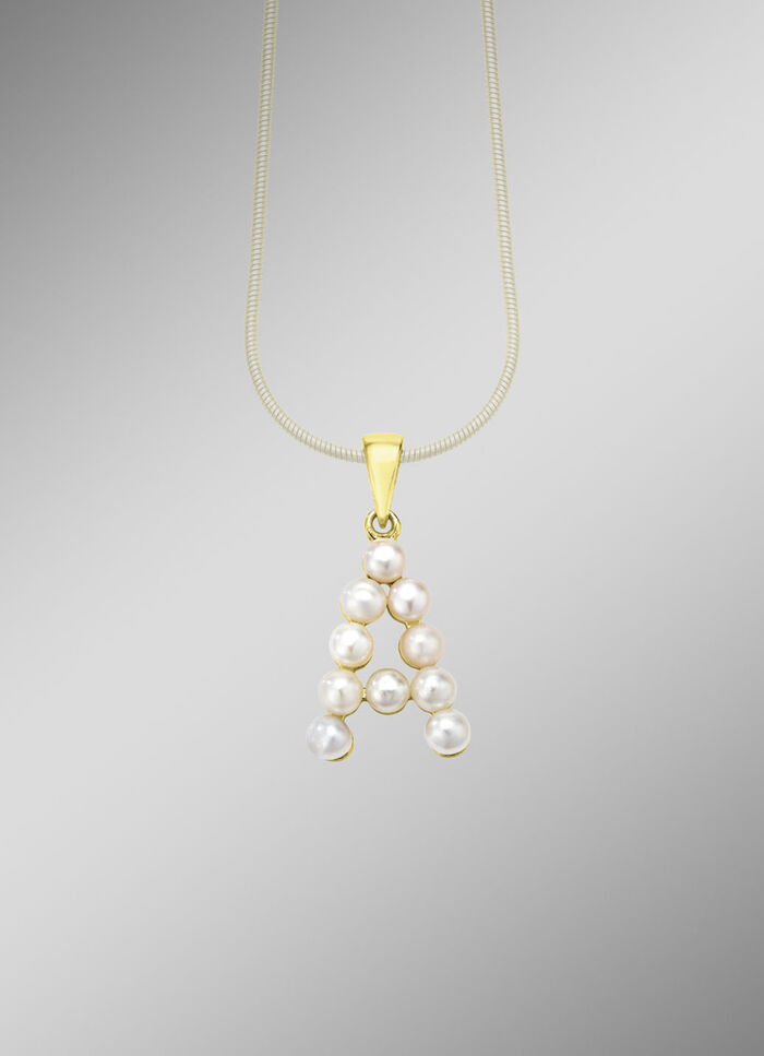 Personalisierte Eleganz: Buchstaben-Anhänger mit Süßwasser-Zuchtperlen 