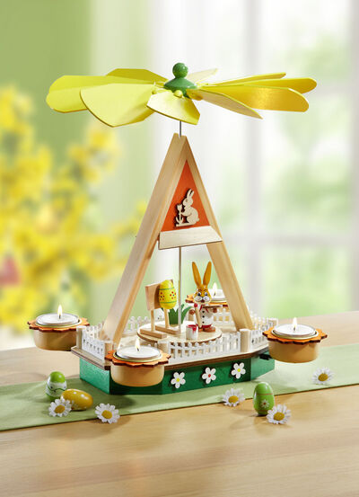 Tischpyramide aus Holz 