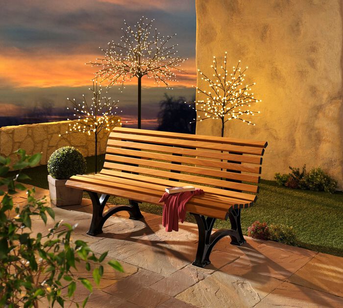 LED-Baum mit LED-Kugeln 