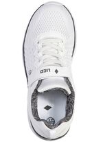 Sneaker aus effektvoll dessiniertem Textilmaterial 