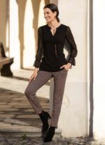 Shirt mit ausgefallener Ausschnittverarbeitung in 2 Farben 