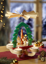 Tischpyramide aus Holz GR&Uuml;N