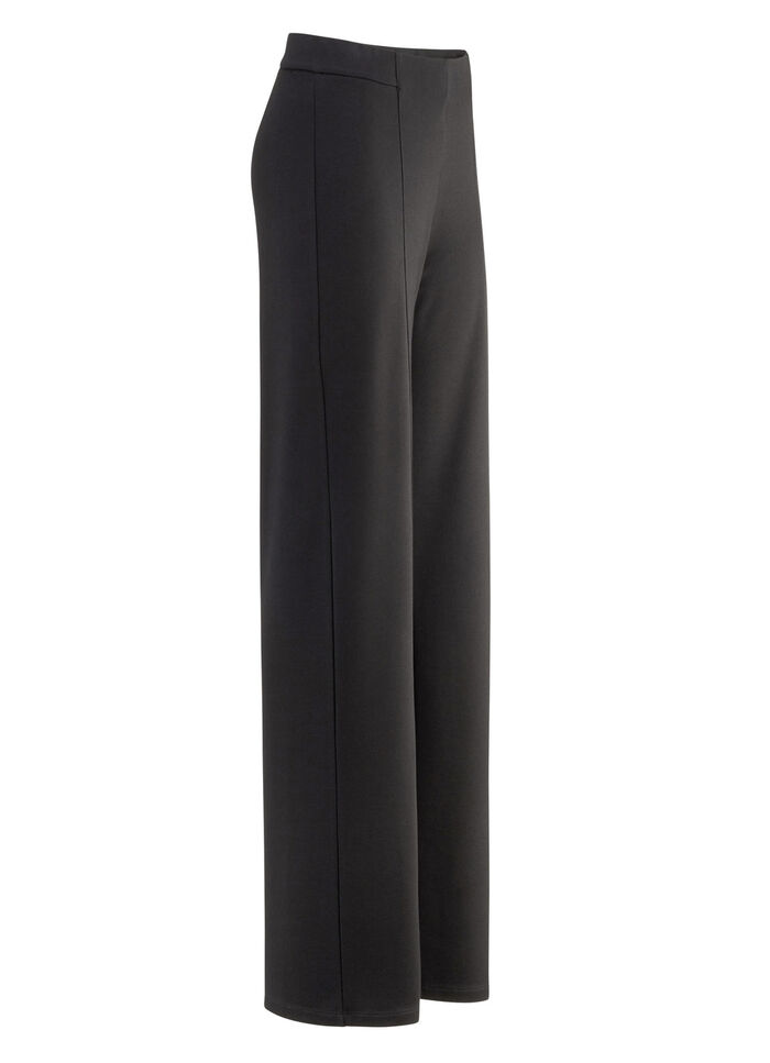 Hose in modischer Weite 