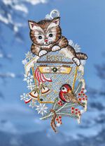 Fensterbild Katze auf Briefkasten aus echter Plauener Spitze 