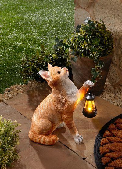 Katze aus Polyresin mit LED-Laterne 