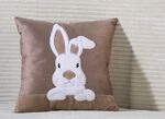 Kissenbezug mit Hasenmotiven 