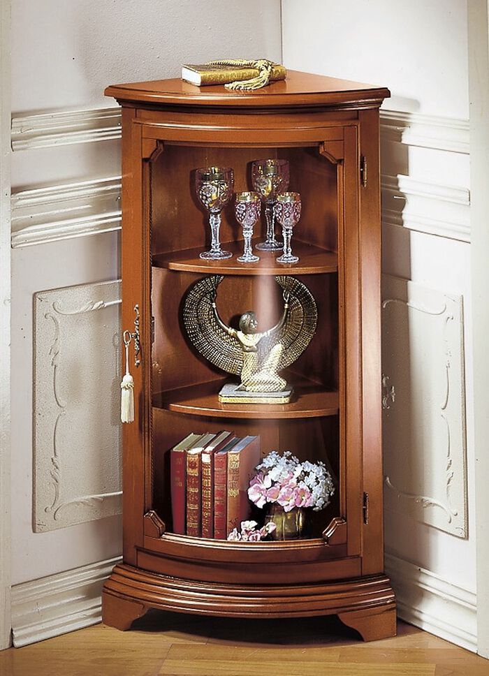 Eckvitrine klein, 1-türig NUSSBAUM