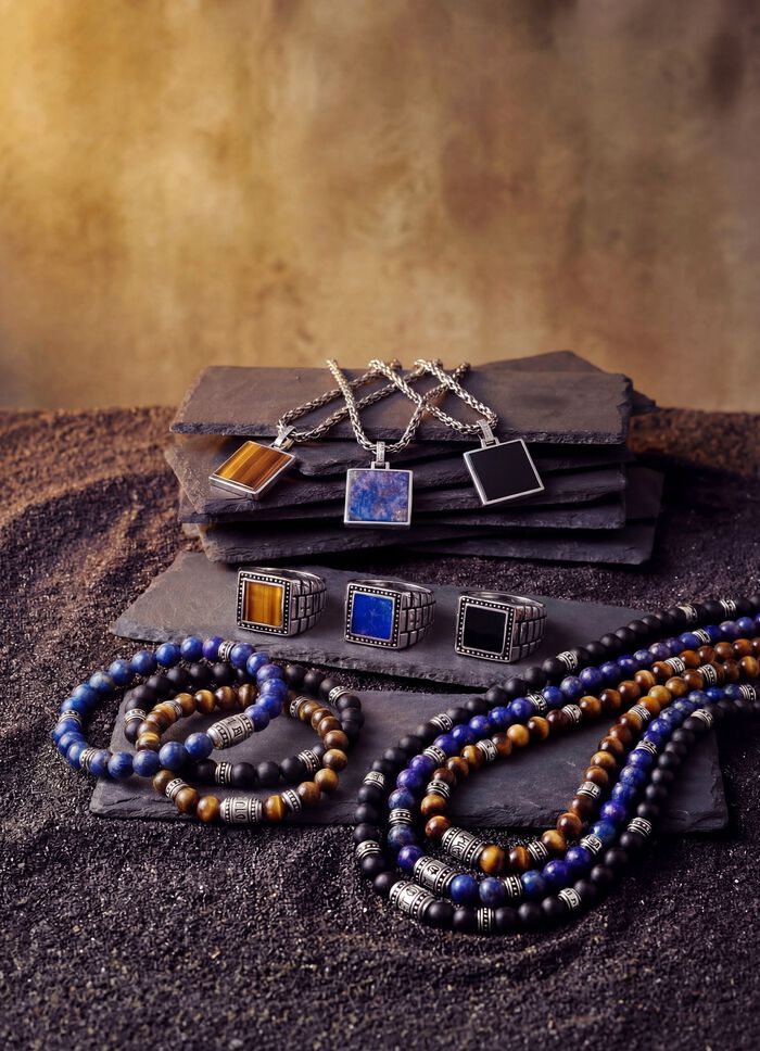 Kraftvolles Armband mit tibetischen Symbolen 