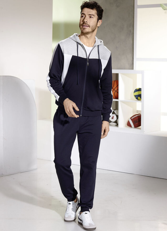 Freizeitanzug von „Athlet“ 