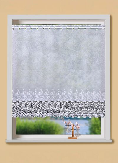 Kleinfenster-Store mit gebogtem Macramé-Abschluss 