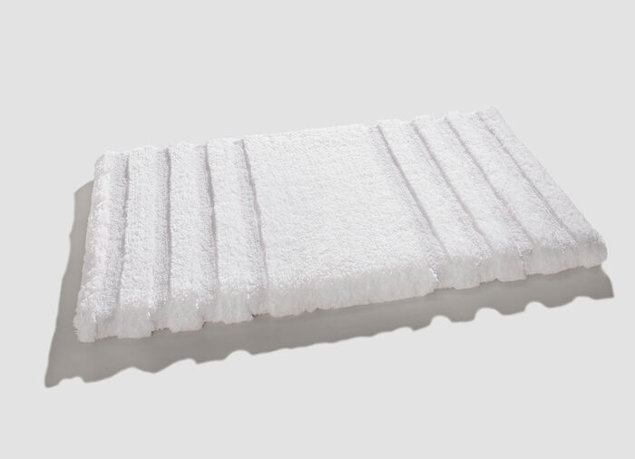 Flusenfreie Badgarnitur mit rutschhemmender Rückseite WEISS