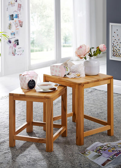 Zweisatztisch aus Massivholz in geölter Ausführung 