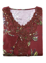 Laurina Nachthemd, knöchellang mit großzügiger Motivspitze  BORDEAUX-BUNT