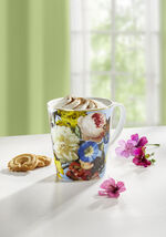 Henkelbecher mit Goldrand 