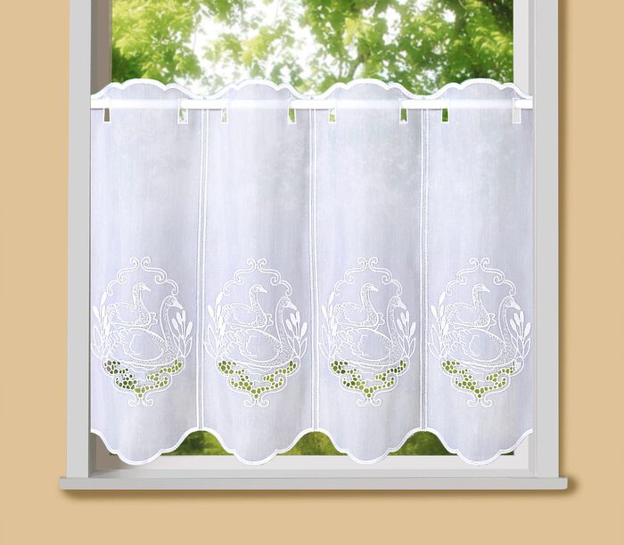 Bestickter Kurzstore mit gebogtem Abschluss 