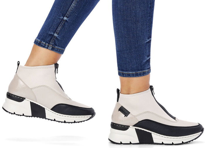Rieker, stylische Damen-Boots, Weite G, mit Reißverschluss ECRU-SCHWARZ