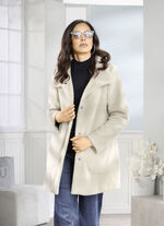 Jacke mit aparter Kragenlösung 