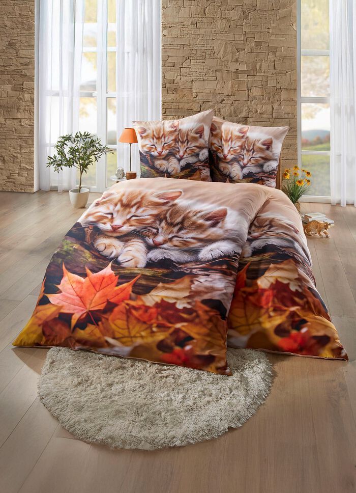 Bettw&auml;sche-Garnitur mit K&auml;tzchen im Herbstlaub-Motiv 
