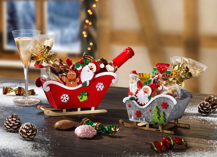 Weihnachts-Schlitten mit Weihnachtsleckereien BUNT