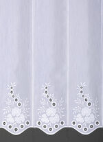 Bestickter Kurzstore mit gebogtem Abschluss 