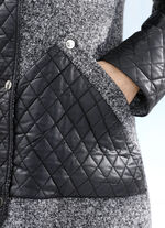 Kurzmantel im angesagten Materialmix 