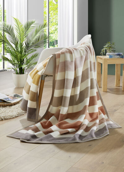 Wohndecke mit Veloursbandeinfassung 