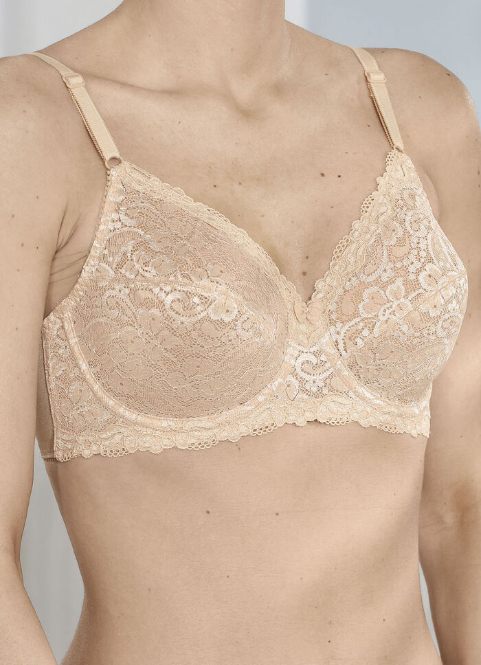 Triumph-Compliment Bügel-BH mit hübscher Spitze PUDER