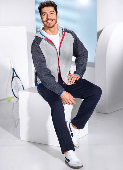 Freizeitanzug mit Kapuze 