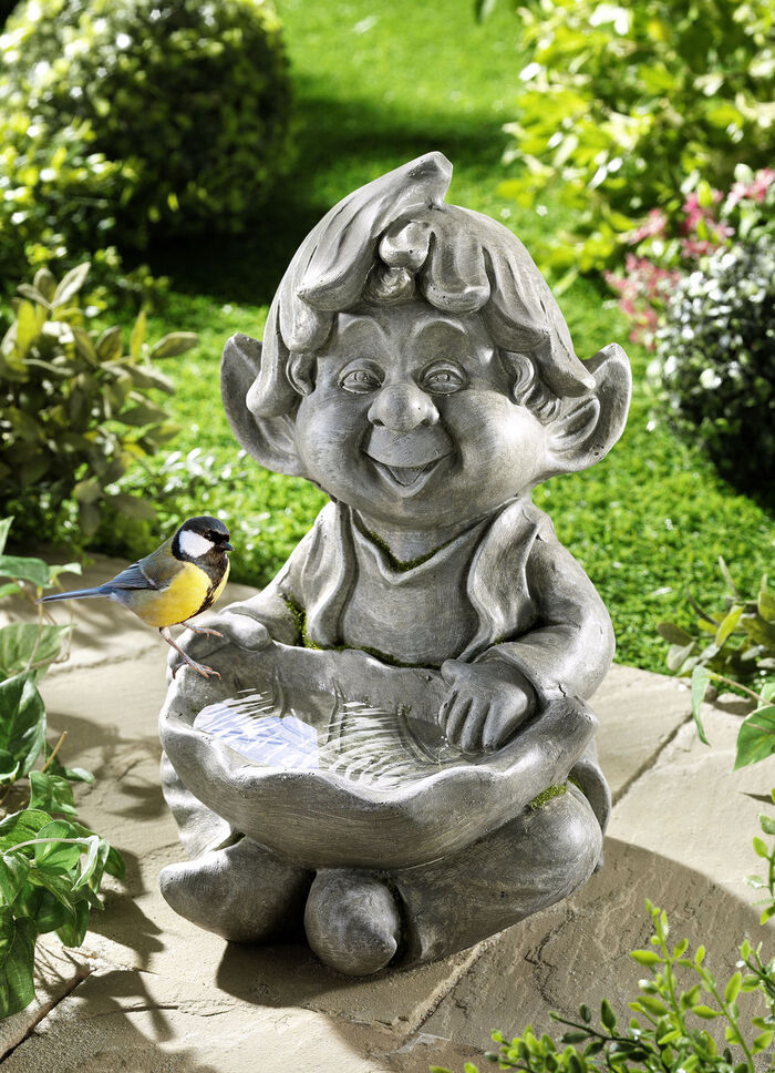 Wichtel mit Vogeltr&auml;nke 