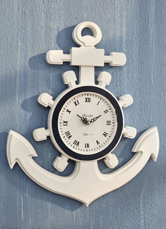 Wanduhr in Form eines Ankers 