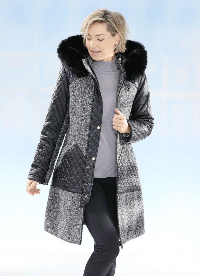 Kurzmantel im angesagten Materialmix 