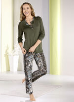 Schlafanzug mit langen Ärmeln und langer Hose  