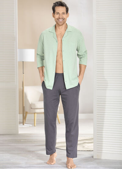Schlafanzug mit durchgeknöpftem Oberteil und offenen Abschlüssen 