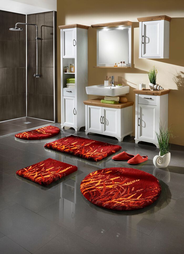 Naturnahe Badgarnitur mit Gr&auml;sermotiv 