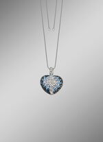 Eleganter Herz-Anh&auml;nger mit funkelnden Kristallen 