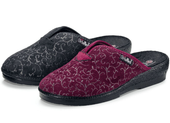 Zweierpack, klassische Damen-Hausschuhe, Weite H, mit bedrucktem Veloursmaterial 1x BORDEAUX 1x SCHWARZ