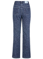 Jeans in aktueller Leo-Dessinierung 