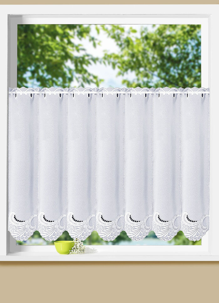 Hübsche Fensterdekoration mit echter Plauener Stickerei 