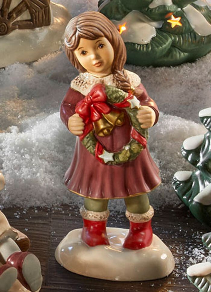 Winterliche Szene: Tolle Himmelsboten im Winterwald 