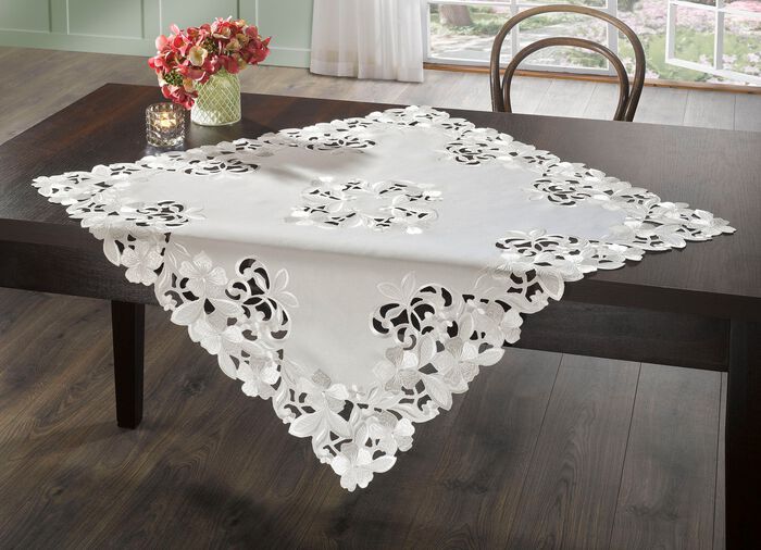 Bestickte Tisch- und Raumdekoration 