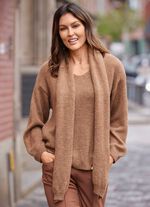 Pullover mit Schal und in flauschiger Kuschelqualität 